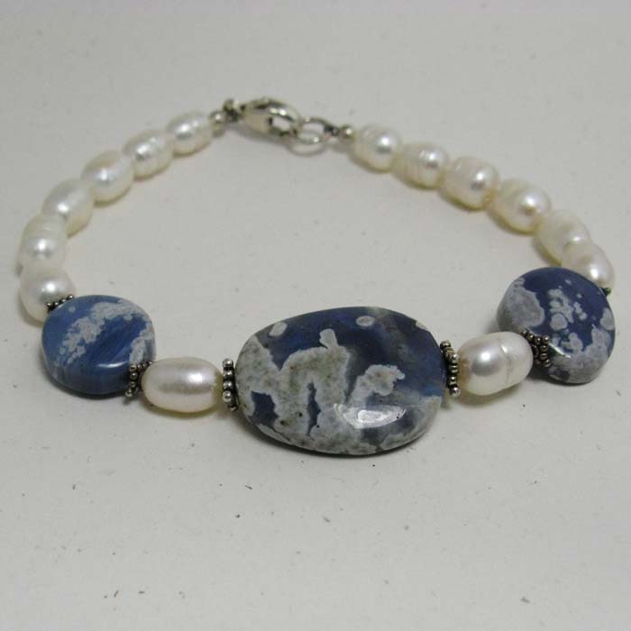 Bracelet in Leland Blue Stone and Pearls