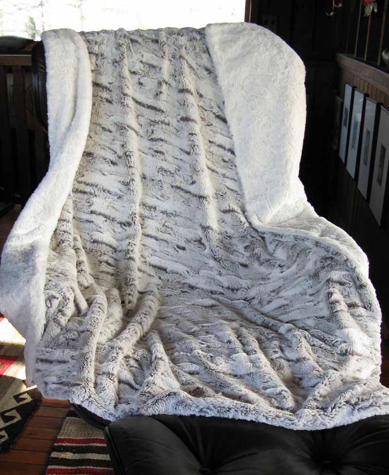 Blanket Throw in Khaki/Ivory Faux Fur