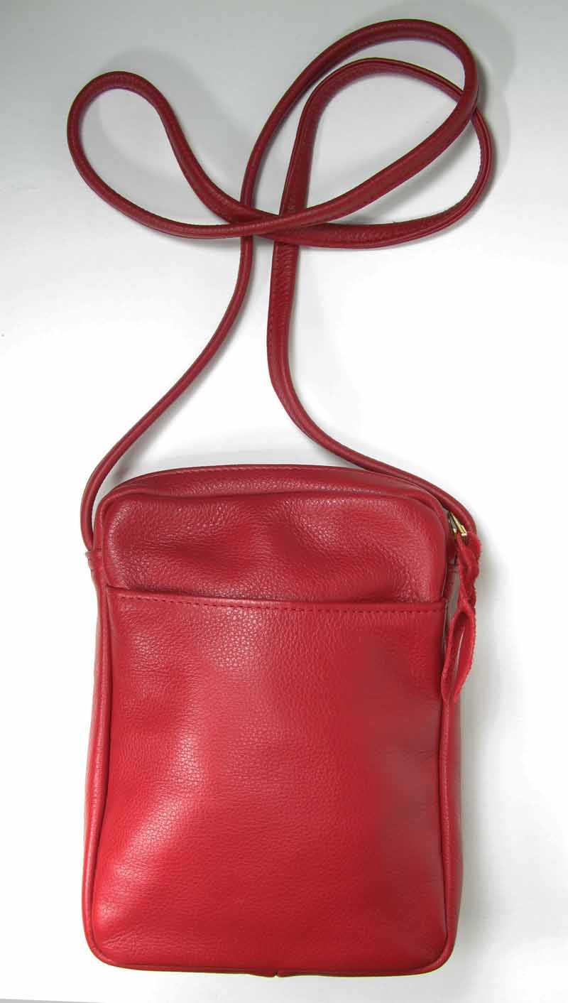 Small Flat-Bottom Swing Pack in Red